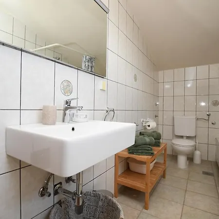 Apartment Deak
